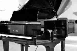 baby grand piano